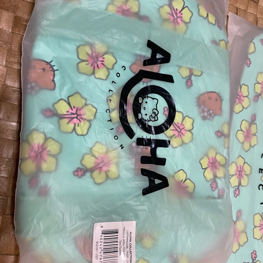 ALOHA Collection x DFS x Hello Kitty COMPLETE Tan Kitty Hibiscus Splash - Picture 10 of 16